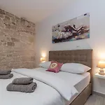 Kadena - 18th Century Stone House Appartement *