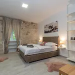 Kadena - 18th Century Stone House Trogir