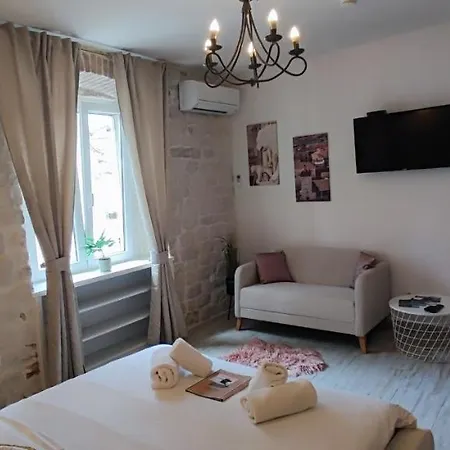 Apartament Kadena - 18th Century Stone House *