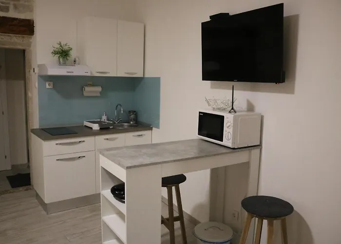 Kadena - 18th Century Stone House