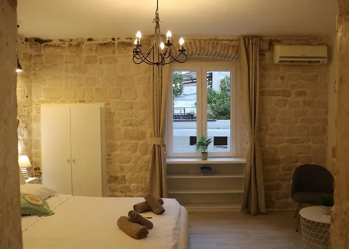 Kadena - 18th Century Stone House * تروغير