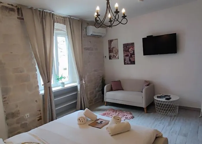 شقة Kadena - 18th Century Stone House *