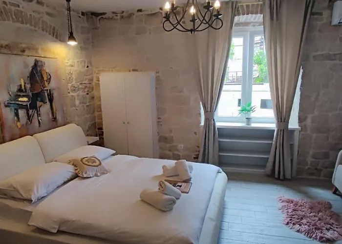 Kadena - 18th Century Stone House