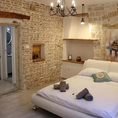 Kadena - 18th Century Stone House Apartment Trogir