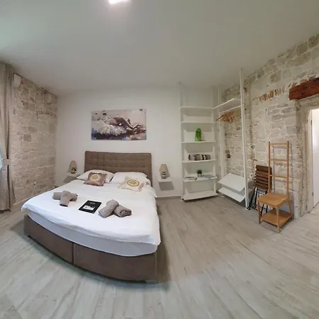 Kadena - 18th Century Stone House