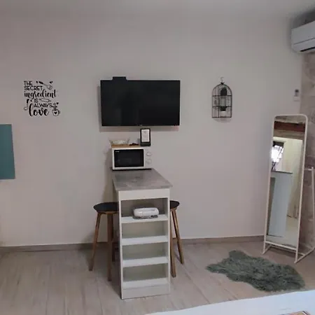 Apartman Kadena - 18th Century Stone House *