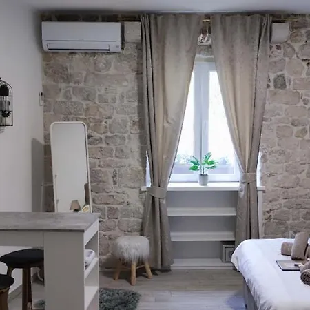 Kadena - 18th Century Stone House Apartment Trogir