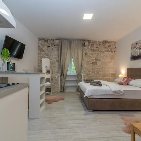 Apartment Kadena - 18th Century Stone House