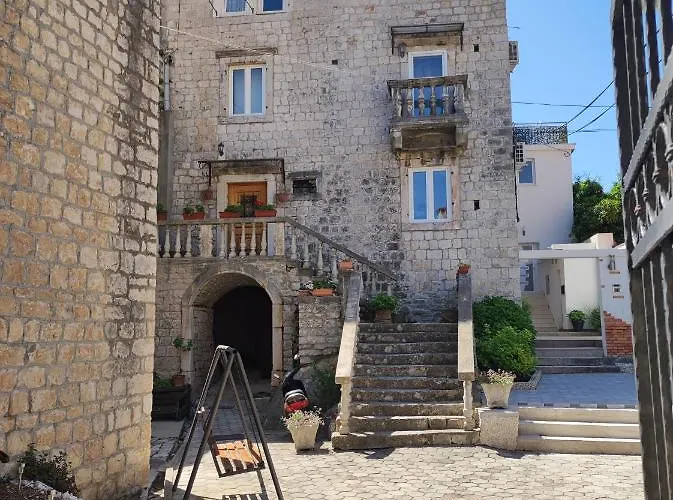 Kadena - 18th Century Stone House