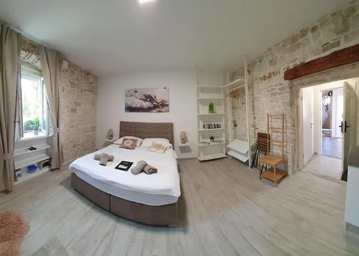 Kadena - 18th Century Stone House