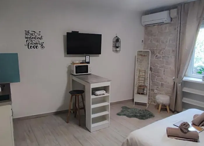 Kadena - 18th Century Stone House