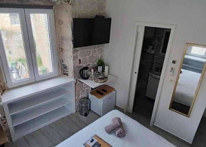 Kadena - 18th Century Stone House *