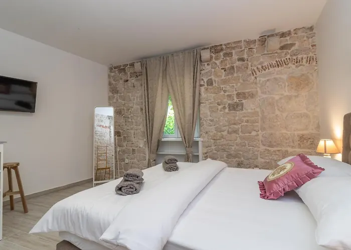 Kadena - 18th Century Stone House *