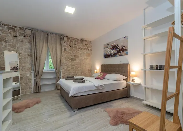 Kadena - 18th Century Stone House Trogir