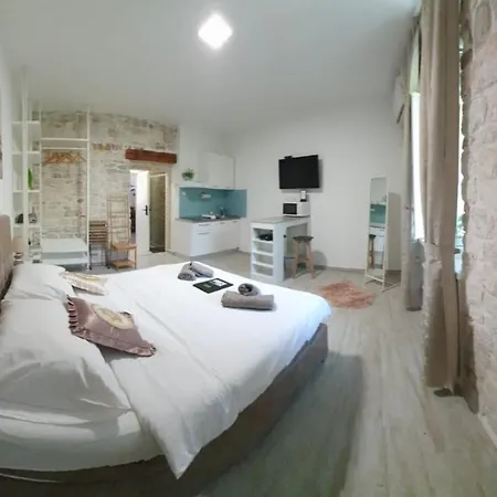 Kadena - 18th Century Stone House * Трогір