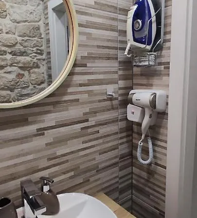 Апартаменти Kadena - 18th Century Stone House Трогір