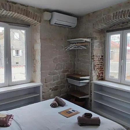 Kadena - 18th Century Stone House * Трогір