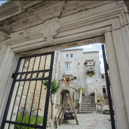 Kadena - 18th Century Stone House Трогір