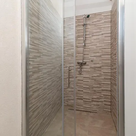 Апартаменти Kadena - 18th Century Stone House