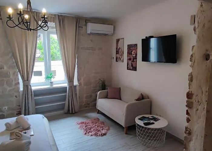 Kadena - 18th Century Stone House *