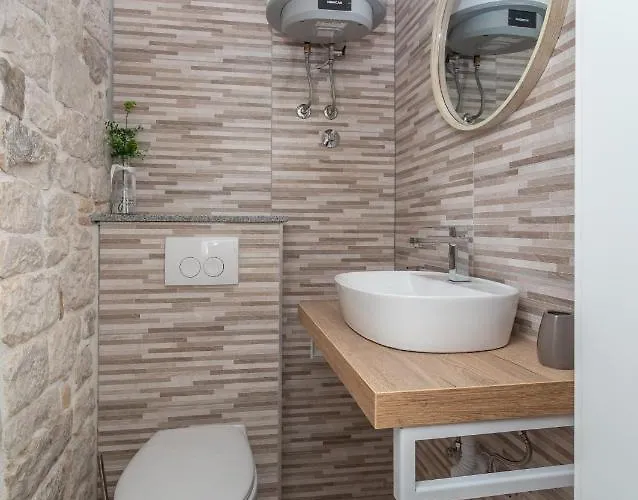 Apartman Kadena - 18th Century Stone House *