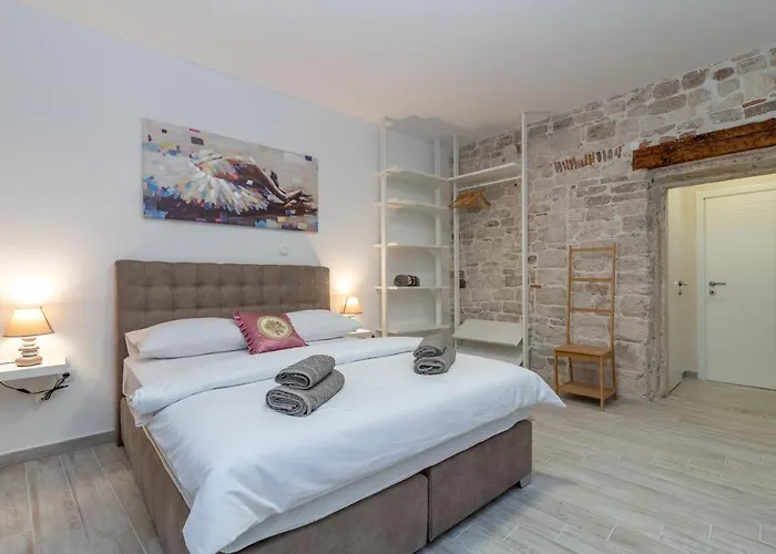 Kadena - 18th Century Stone House